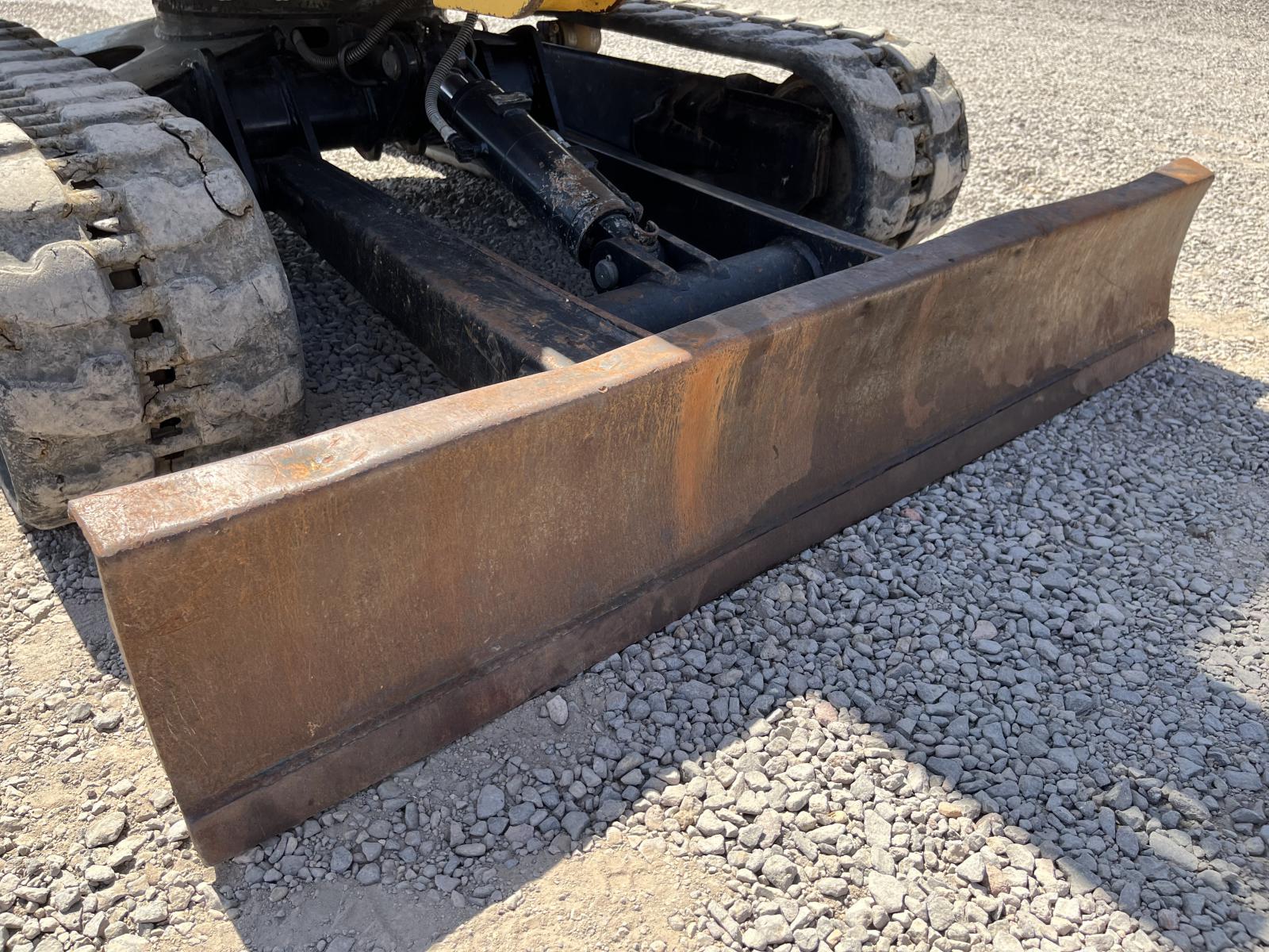 ./imagenes/INVOICE/2019/18057/CATERPILLAR 302.7D CR (8).JPG